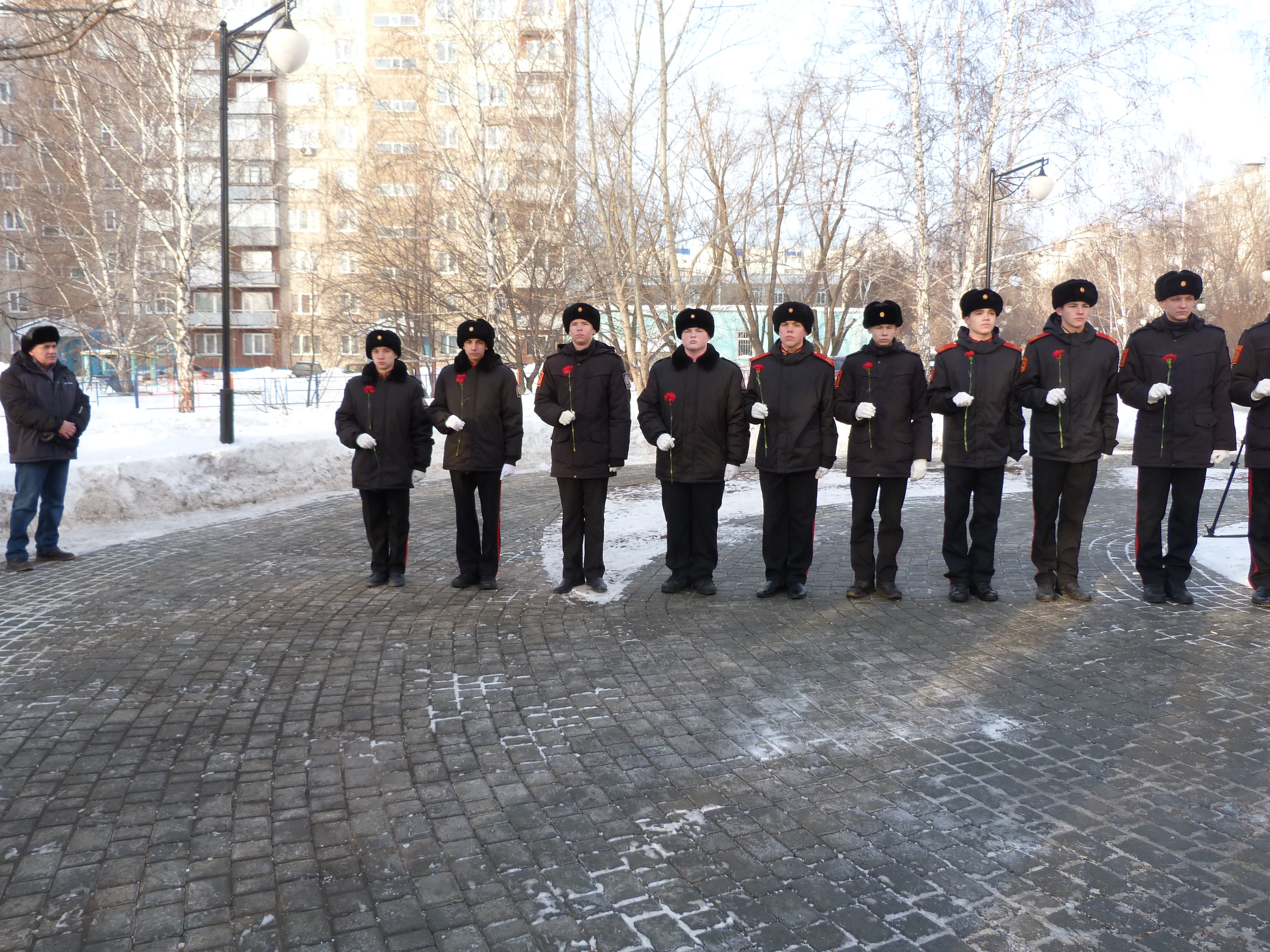 И помнит мир спасённый!.