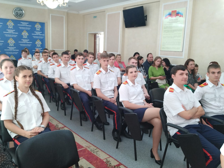 В следственном управлении СК России по Алтайскому краю вручили аттестаты кадетам профильного класса.