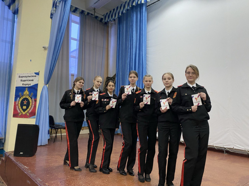 Вручение волонтерских книжек.