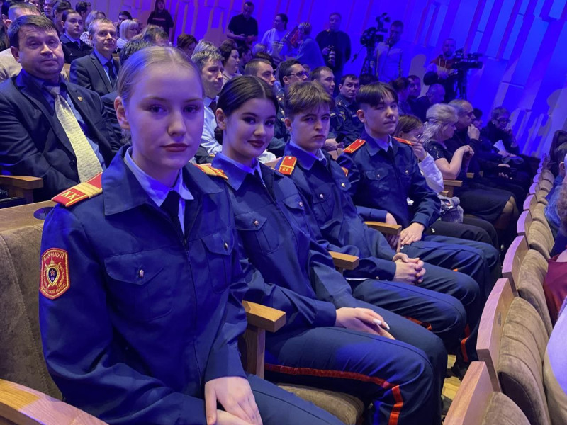 Офицеры СК России по Алтайскому краю совместно с кадетами посетили праздничный концерт «Встреча героев фронта и тыла».