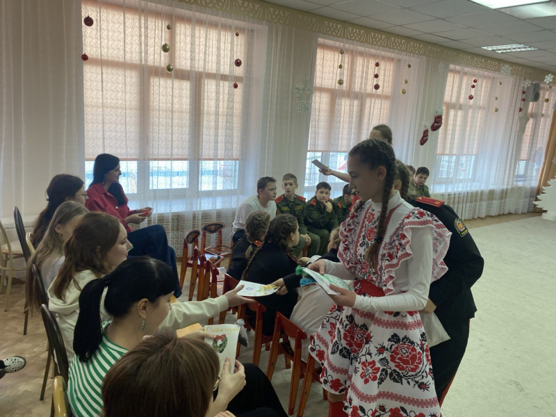 Волонтерская акция "Подари праздник!".